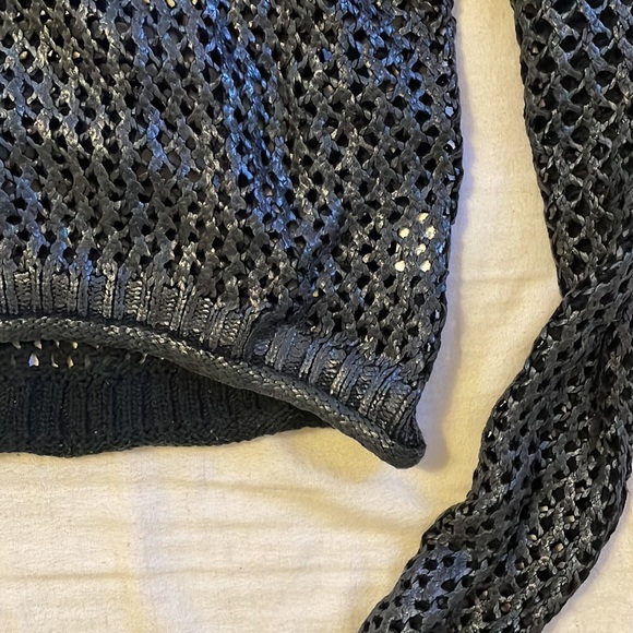 Cropped Black coated “mesh” sweater - Picture 2 of 3